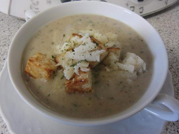 Maronen-Suppe mit Parmesan und Currycroûtons