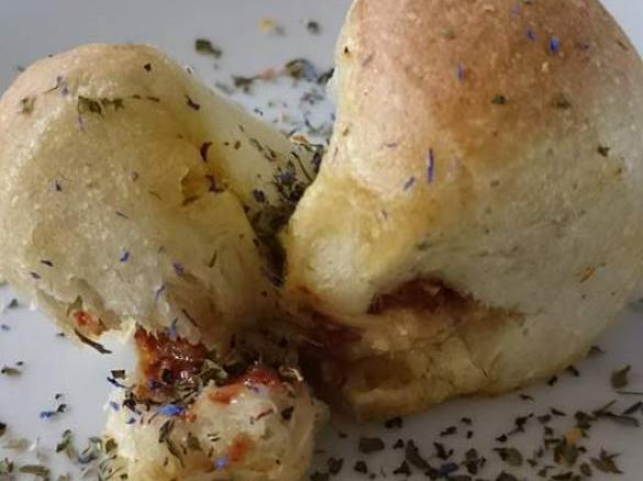 Pikant gefüllte Kräuterbuchteln