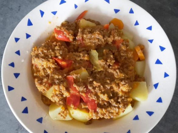 Hack-Kartoffeln mit Paprikagemüse 