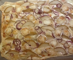 Flammkuchen mit Birnen u. Ziegenkäse