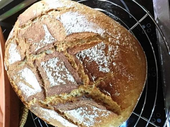 Weizenbrot aus dem Römertopf