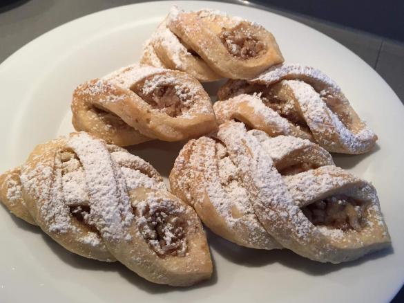 Apfeltaschen mit Nüssen