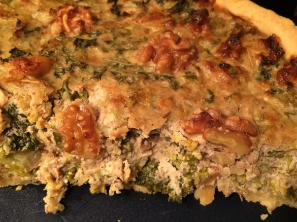 Grünkohl-Quiche mit Wallnüssen und Ziegenkäse