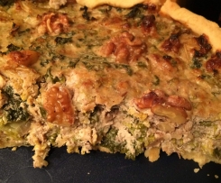 Grünkohl-Quiche mit Wallnüssen und Ziegenkäse