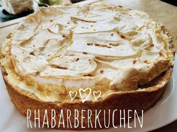 Rhabarberkuchen mit Guss und Baiserhaube