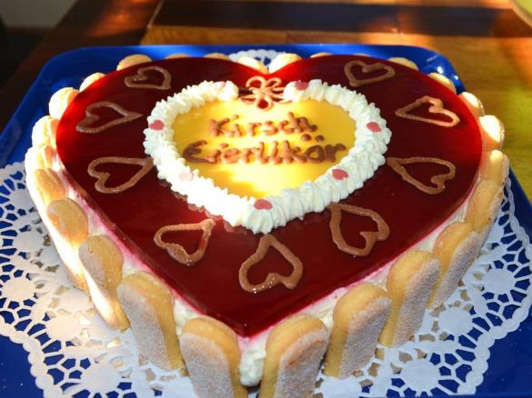 Kirsch-Eierlikör- Rückwärtstorte
