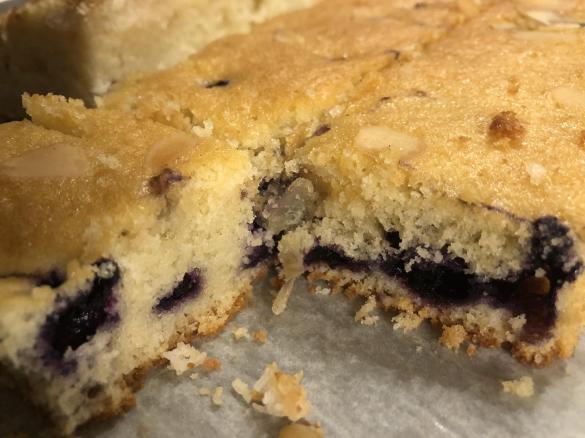 Zitronen Heidelbeer Blechkuchen