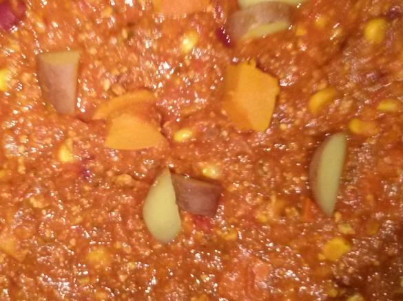 Veganes Chili mit Kürbis und Kartoffeln