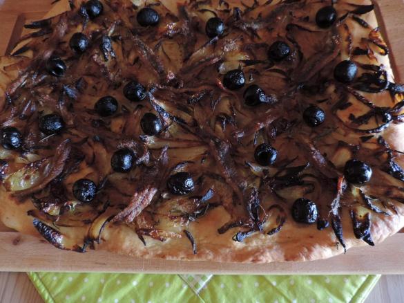 Pissaladière (Zwiebel-Sardellen-Kuchen)