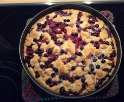 Johannisbeer-Streuselkuchen mit Quarkfüllung