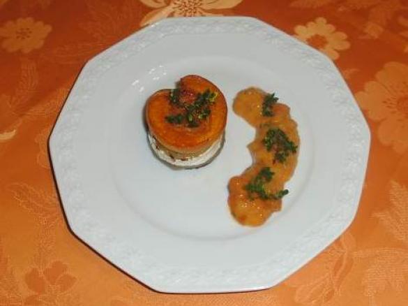 Aprikosen-Käse-Taler mit Dip