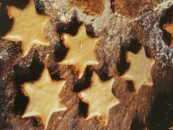 Honigsterne mit Zimtguss