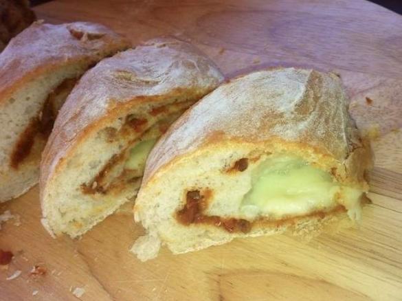 Baguette mit Tomaten-Mozzarella Füllung