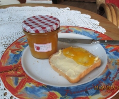 Nektarinen-Konfitüre mit Orangensaft