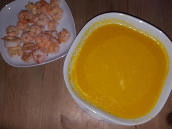Möhrensuppe mit Garnelen (Low carb)