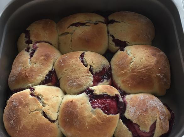 Gefüllte Quarkbuchteln (Buchteln / Rohrnudeln mit Quark und Fruchtfüllung)