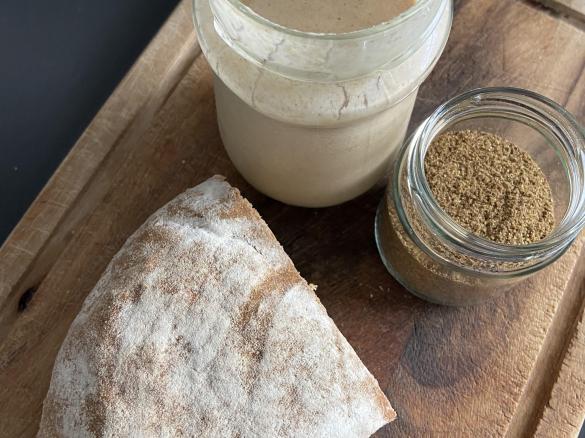 Mischbrot mit selbstgemachtem Sauerteig und Brotgewürz