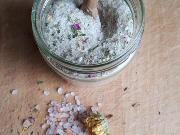 Gewürz-Blüten-Kräutersalz
