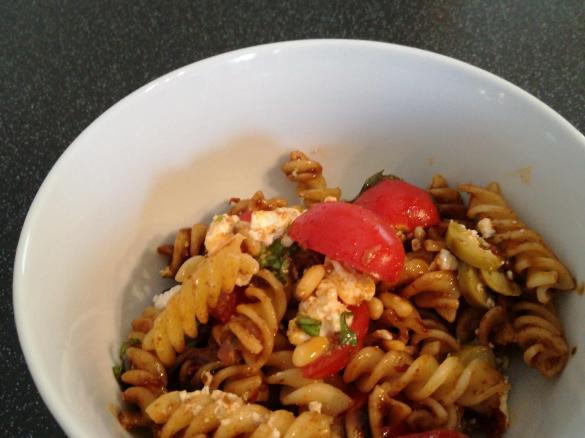 Variation Mediterraner Nudelsalat