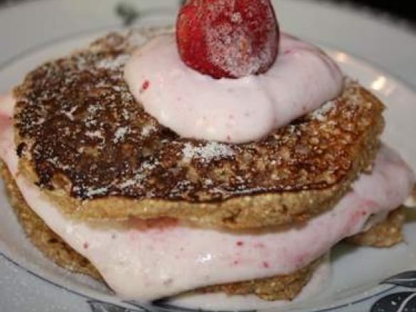 Kallorienarmes  Pfannkuchen-Twin mit Erdbeerquark