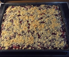 Variation von Kirsch-Streuselkuchen, wie vom Bäcker