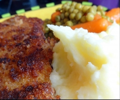 schnelle Schnitzel mit Pastinaken-Kartoffelpürree und Gemüse