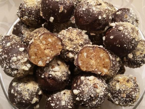 Mandel-Amarettini-Pralinen