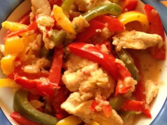 Hähnchenfilet mit Paprikagemüse (Low Carb) All-in-one
