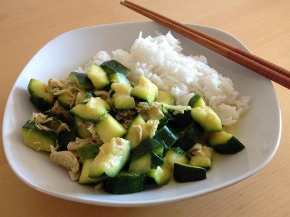 Hähnchenbrust mit Zucchini-Kokos-Sauce