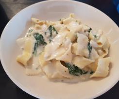 Variation All-In-One Nudeln in Lachs-Sahnesauce mit Spinat