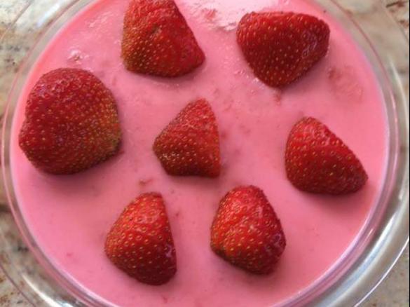 Erdbeer-Buttermilch-Dessert