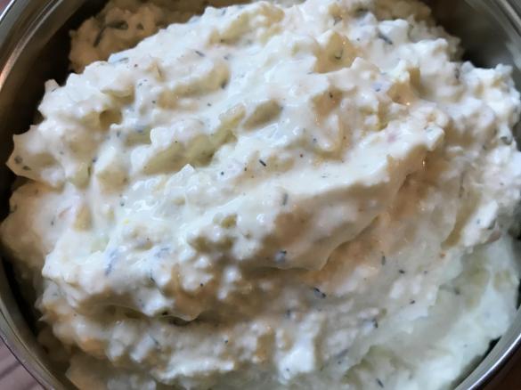 SCHWARZER RETTICH-APFEL AUFSTRICH MIT CURRY