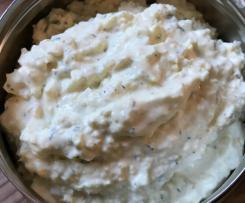 SCHWARZER RETTICH-APFEL AUFSTRICH MIT CURRY