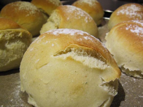 Knusprige Sonntagsbrötchen