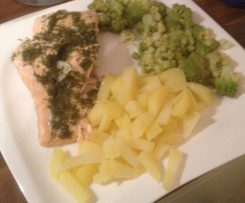 Lachs an Weißweinsauce