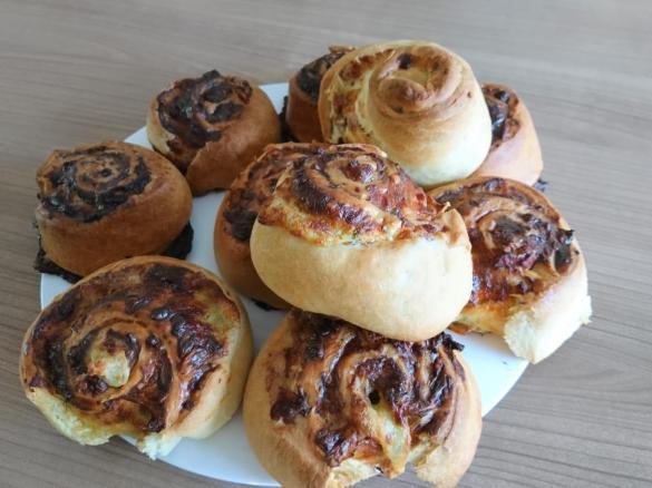 Schmelzkäse-Hefe-Schnecken