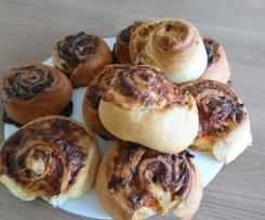 Schmelzkäse-Hefe-Schnecken