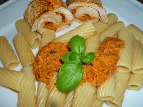 Putenröllchen Putenroulade Tomate Basilikum