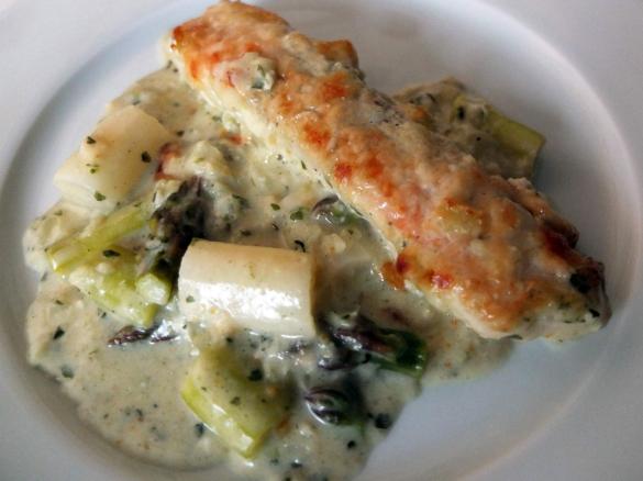 Lachs-Sahne-Gratin mit Spargel