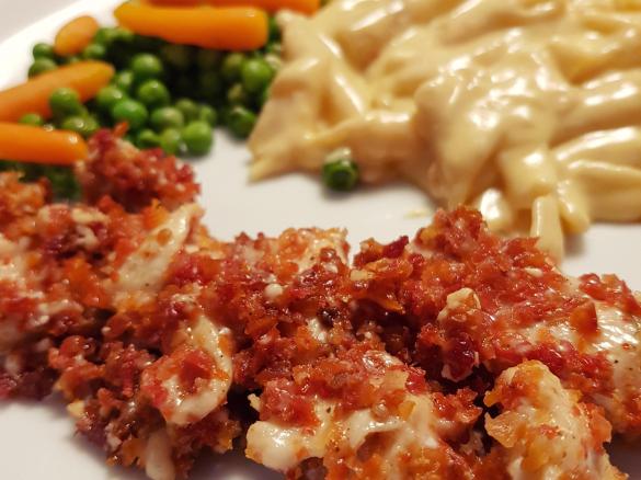 Hähnchen mit Tomatenmarinade, Frischkäsesoße & Gemüse