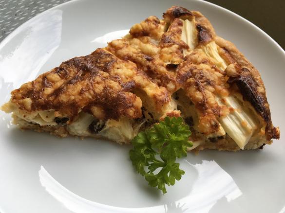 Quiche mit grünem Spargel