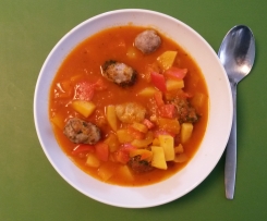 Paprikaeintopf mit Bratwurstbällchen