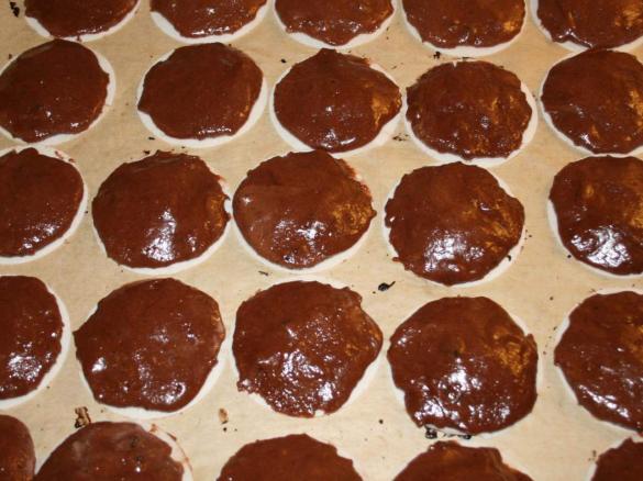 Oblatenlebkuchen mit Schokoladenüberzug