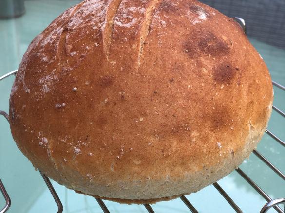 Mischbrot gebacken auf dem Pizzastein