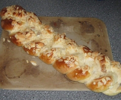 Variation von Weltbester Hefezopf mit Marzipan