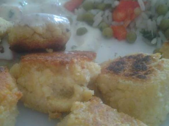 Falafel mit veganem Joghurtdip und Reissalat