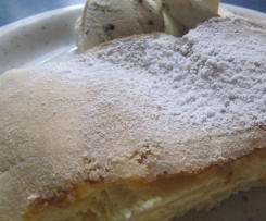 Topfenstrudel mit Rosinen