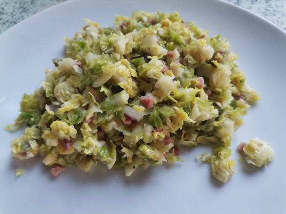 Rosenkohl mit Speckwürfeln