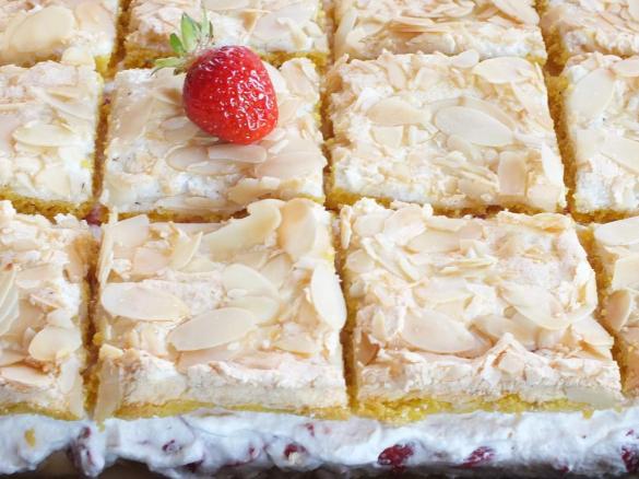 Himmlische Torte mit Früchten der Saison 