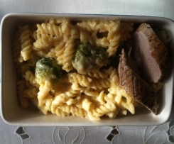 Rahmnudeln mit Filet und Rosenkohl